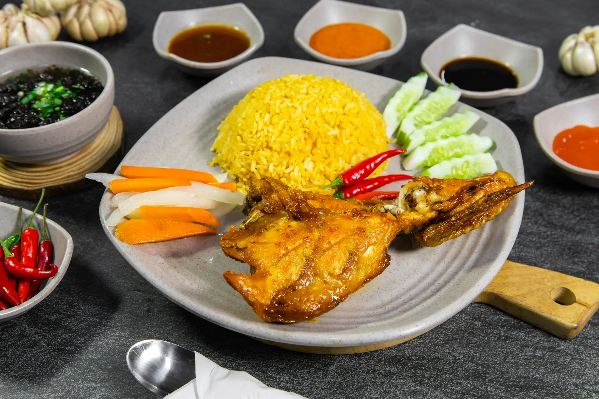Hình ảnh Cơm cánh ức gà ta
