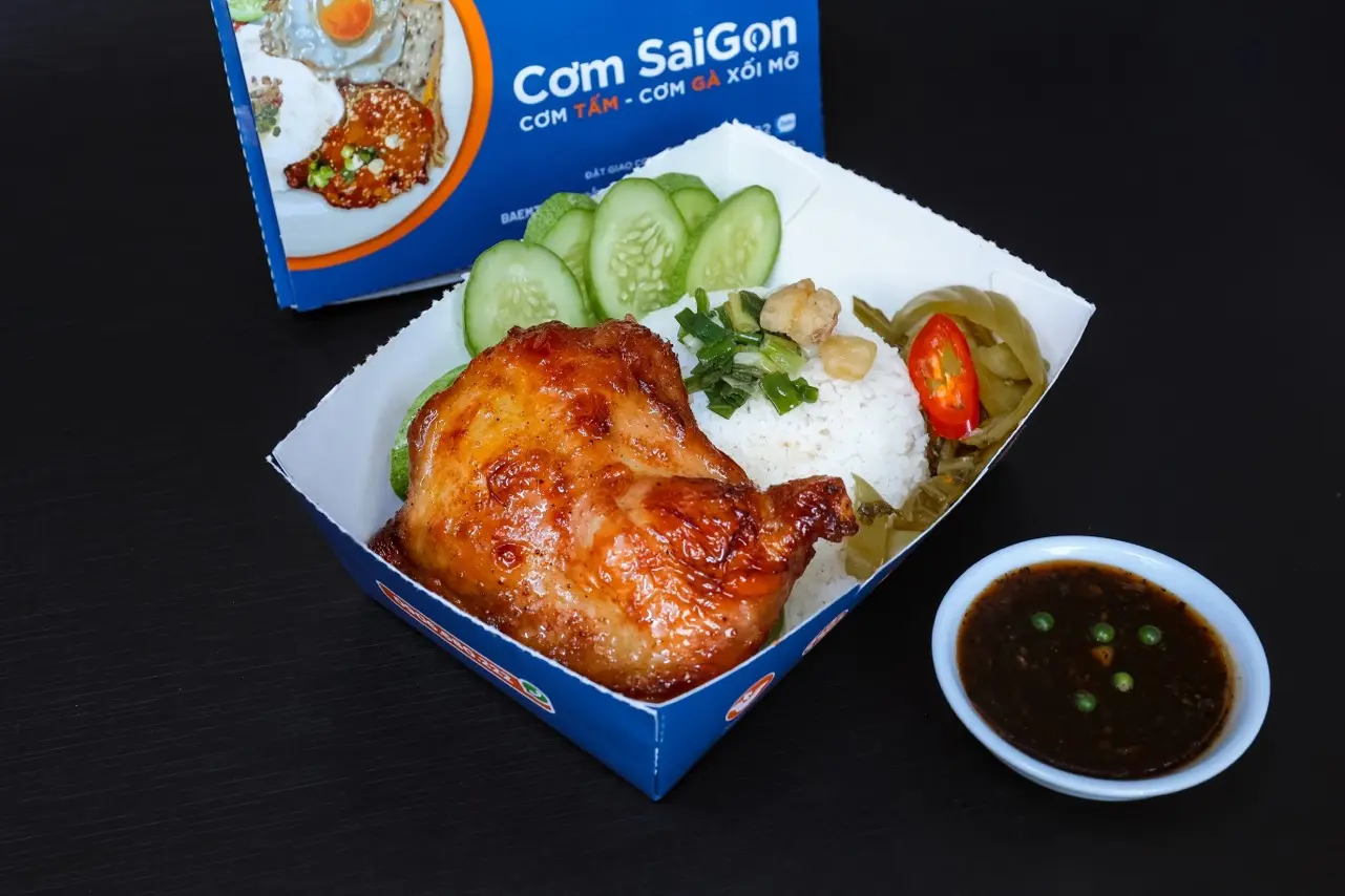 Hình ảnh Cơm gà phi lê nướng tiêu xanh
