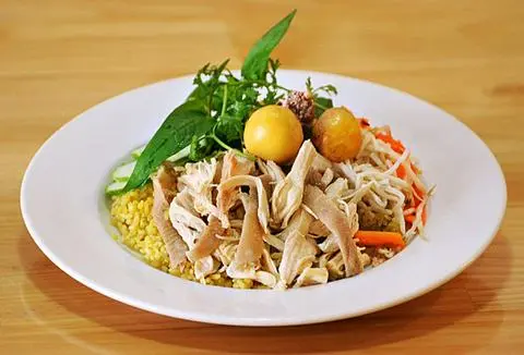 Hình ảnh cơm gà xé + trứng non