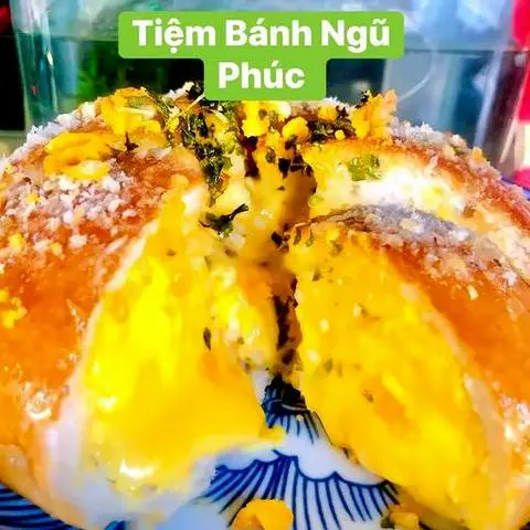 Hình ảnh Bánh mì bơ tỏi sốt hoàng kim