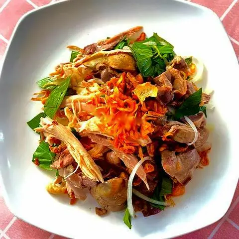 Hình ảnh Bánh Ướt Thịt Gà Xé - Lòng Gà Đà Lạt