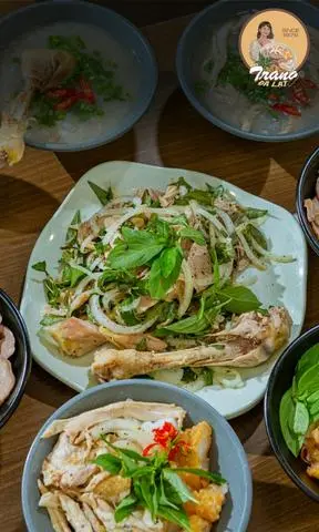 Hình ảnh Gà nguyên con - Chính gốc (Since1979)