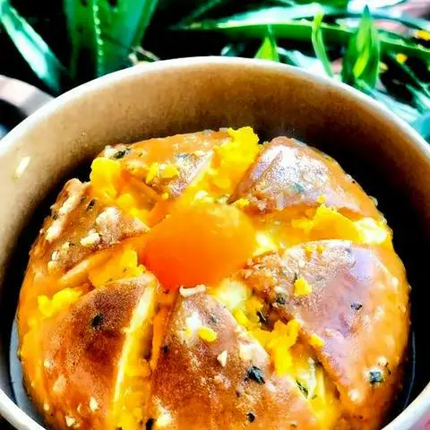 Hình ảnh Bánh mì phô mai bơ tỏi sốt trứng muối