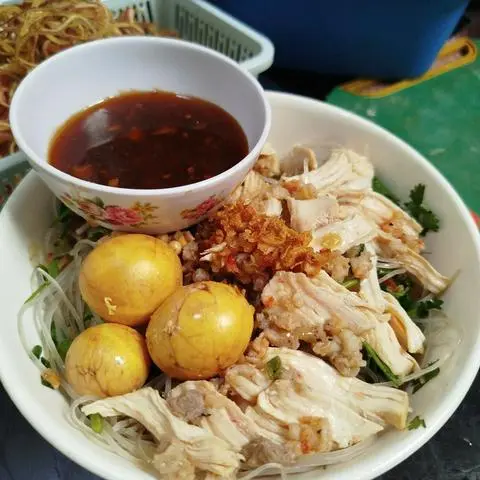 Hình ảnh Hủ Tiếu Khô Gà Xé&Trứng Nón.(nước hoặc khô)