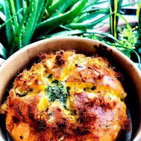 Hình ảnh Bánh mì phô mai bơ tỏi chà bông cay