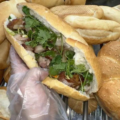 Hình ảnh Bánh mì Heo Quay
