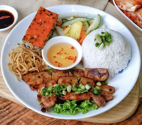 Hình ảnh Cơm sườn bì chả
