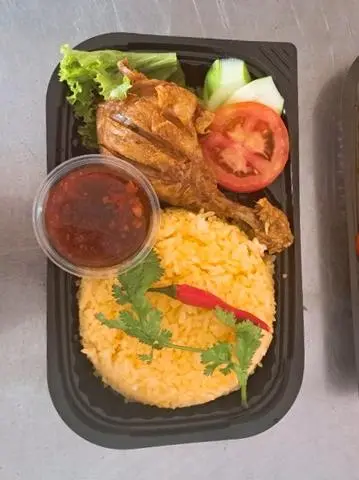 Hình ảnh Cơm Chiên Đùi Gà