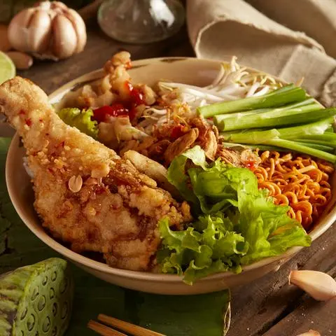Hình ảnh Mì trộn gà da giòn