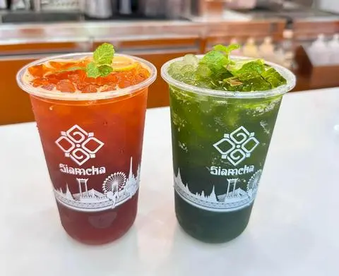 Hình ảnh 2 Ly Trà Thái Chanh Xanh Và Đỏ