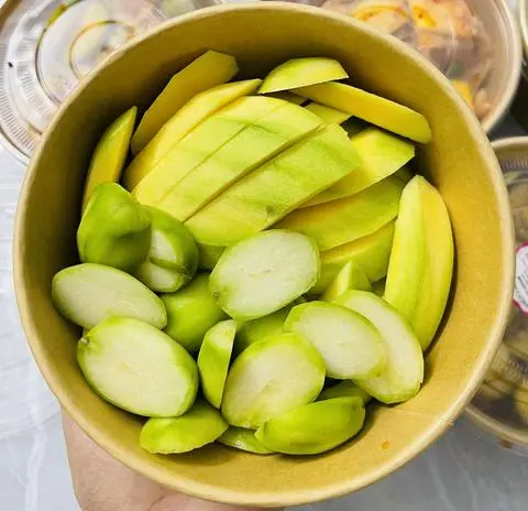Hình ảnh Cóc mix xoài xanh chua