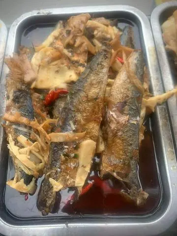 Hình ảnh Cơm Cá Nục Kho Măng 