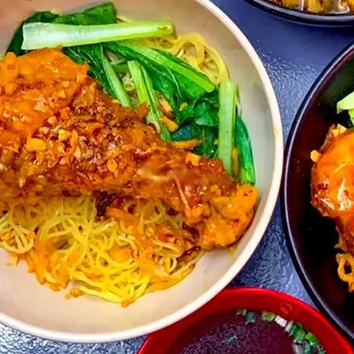 Hình ảnh Mì Gà Da Giòn Tóp Mỡ
