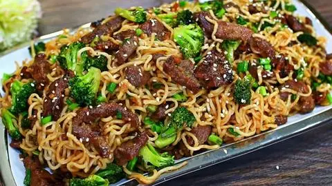 Hình ảnh mì xào bò lớn 