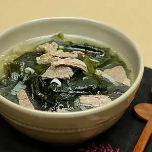 Hình ảnh Soup rong biển thịt bò