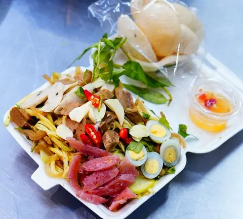 Hình ảnh Tré Trộn Đặc Biệt + 1 Bịch Bánh Phồng Tôm