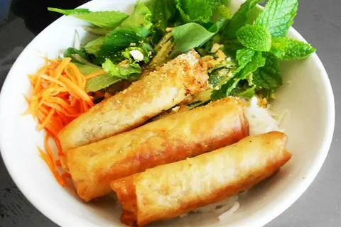 Hình ảnh Bún chả giò ( 4 cuốn)