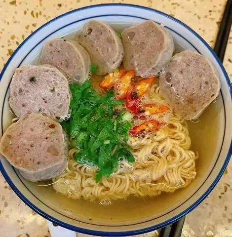 Hình ảnh mì gói bò viên+sườn 