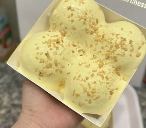 Hình ảnh Bánh Mì Dừa Nướng Kem chesse
