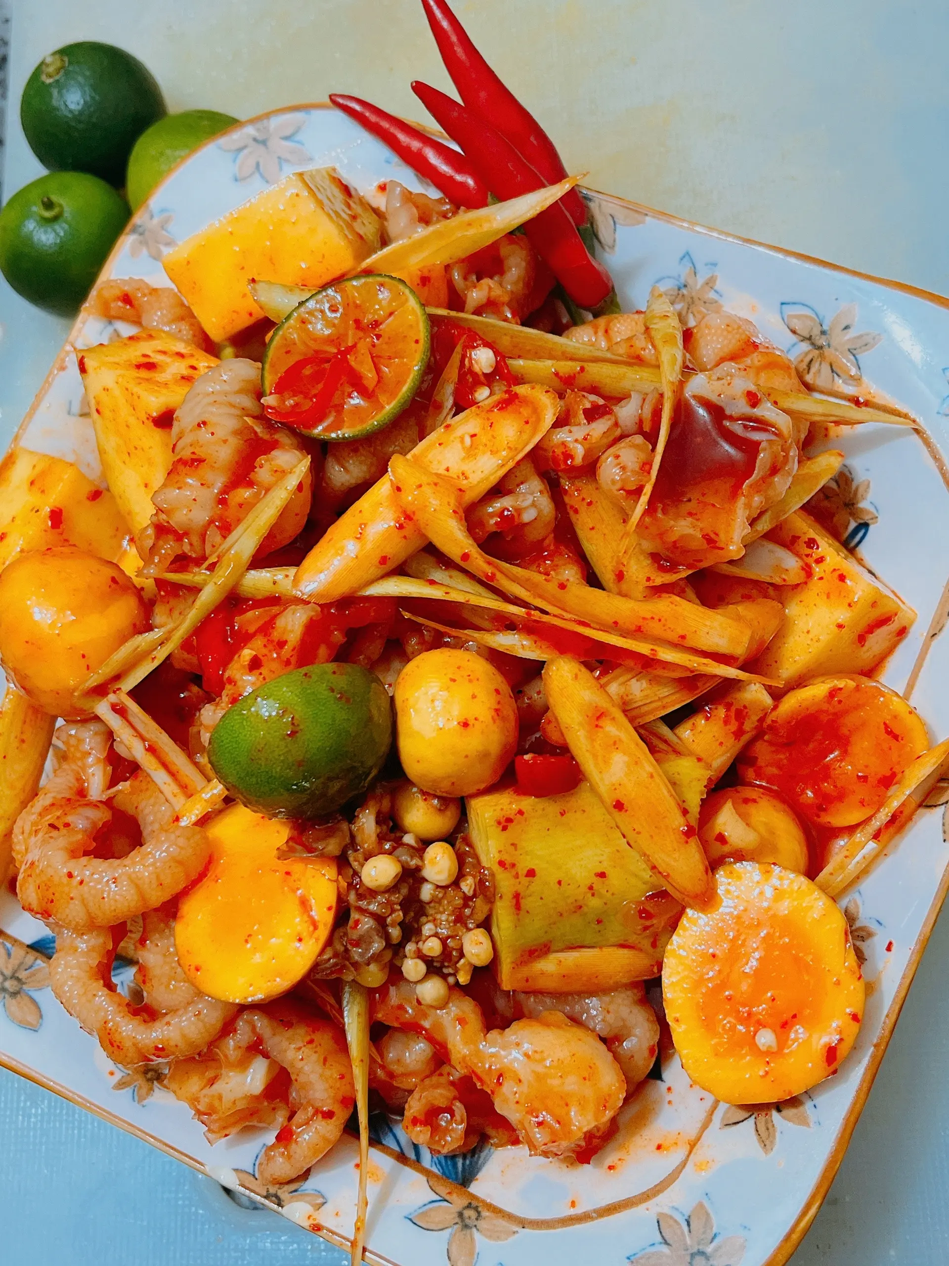 Hình ảnh chân gà mix trứng non sốt thái nhỏ