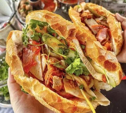 Hình ảnh Bánh mì thịt  + chả lụa