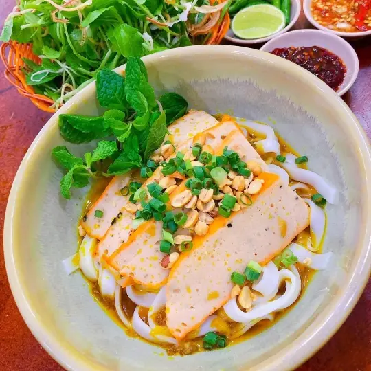 Hình ảnh Mỳ quảng chả tôm 