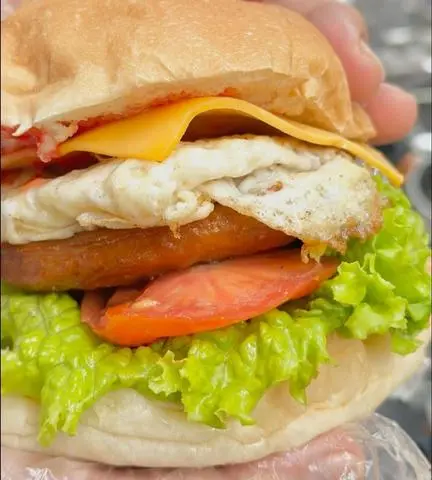 Hình ảnh Burger xúc xích trứng phô mai