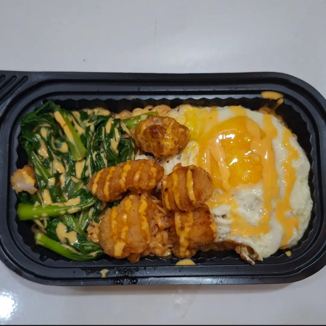 Hình ảnh Mì gà trứng phô mai cay