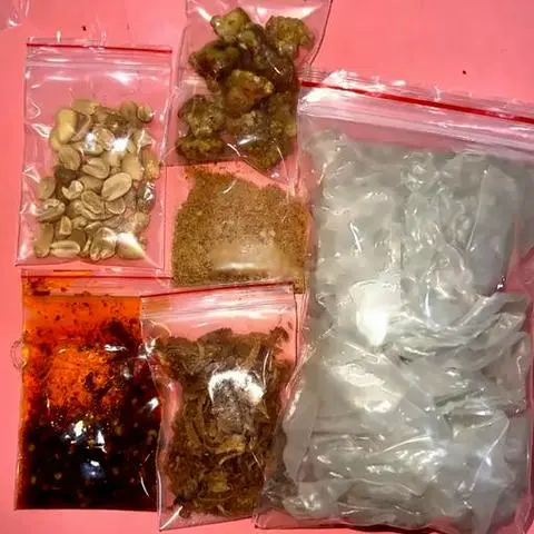 Hình ảnh Rìa muối nhuyễn hành phi sate tóp mỡ
