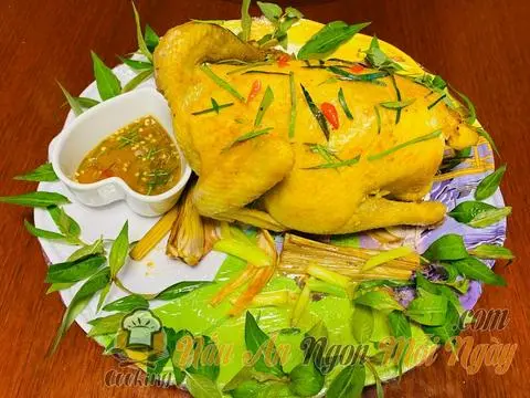 Hình ảnh Gà Hấp Muối Lá Chanh Nguyên Con