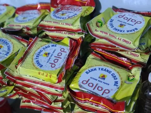 Hình ảnh Bánh tráng gạo mè nướng sẵn