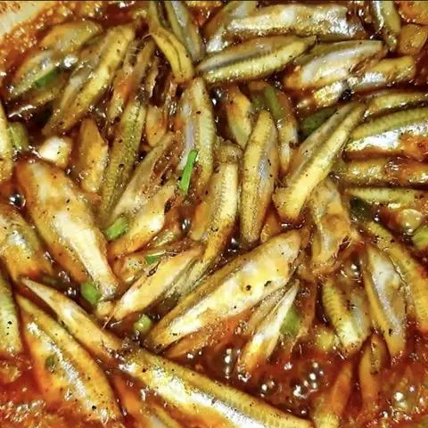 Hình ảnh Cơm cá Lòng Tong kho tiêu