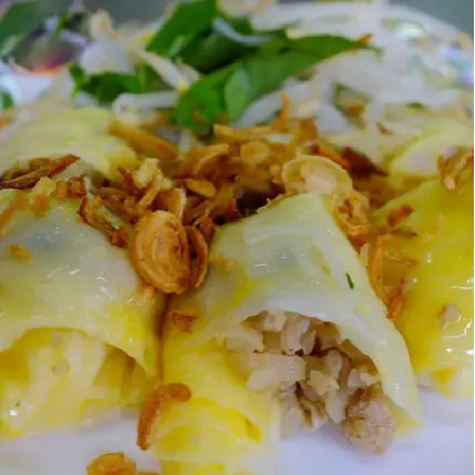 Hình ảnh Bánh cuốn trứng thêm bánh thêm chả