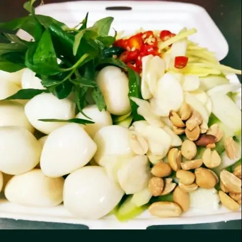 Hình ảnh Trứng Cút Trộn Cốc Xoài+Bánh Phồng 