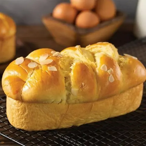 Hình ảnh Bánh mì hoa cúc hạnh nhân