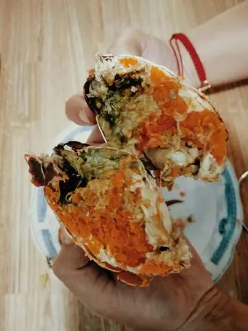 Hình ảnh 1con gạch lớn hấp chín 