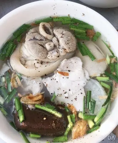 Hình ảnh Hủ Tiếu giò thịt bò viên tim