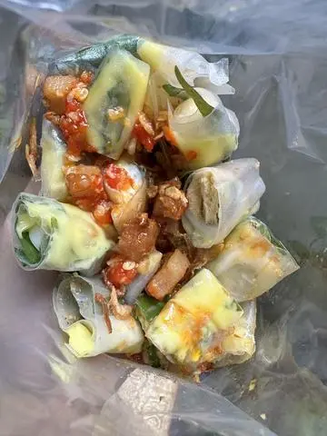 Hình ảnh Bánh tráng trộn tóp mỡ sate