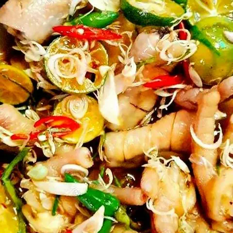 Hình ảnh Chân gà rút xương ngâm sả tắc 300gr