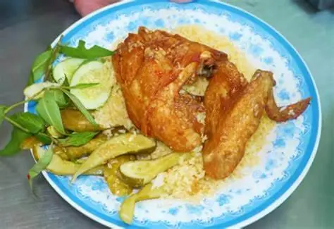 Hình ảnh Cơm cánh gà rán mắm tỏi