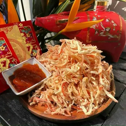 Hình ảnh Khô mực xé sợi hấp nước dừa (250g)