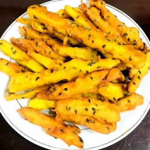 Hình ảnh Khoai lang chiên mè đen