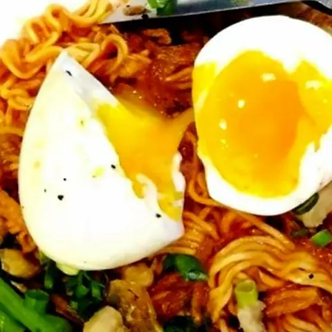 Hình ảnh Mì Trộn Trứng Lòng Đào
