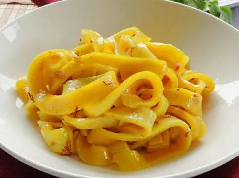 Hình ảnh Mỳ quảng xào heo