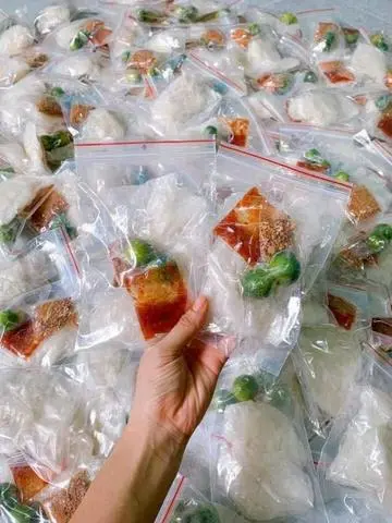 Hình ảnh Combo 3 bịch bánh tráng phơi sương muối hạt