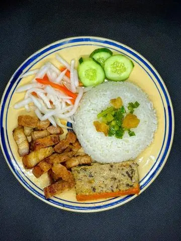 Hình ảnh Cơm tấm ba rọi chả