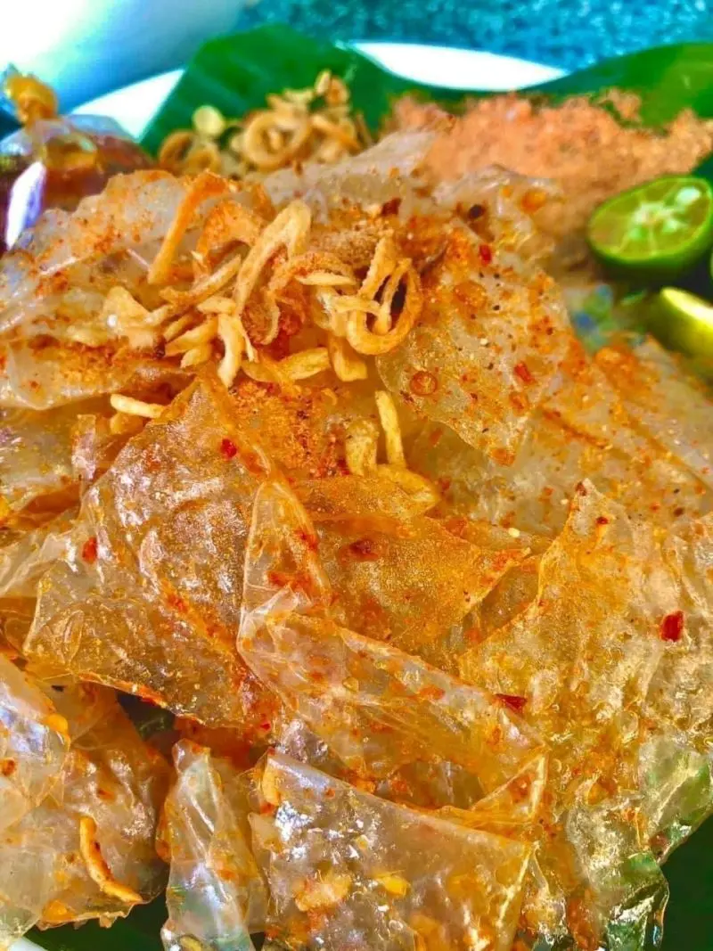 Hình ảnh Bánh tráng dẻo ( bánh tráng phơi sương) trộn tắc ,tỏi,sa tế