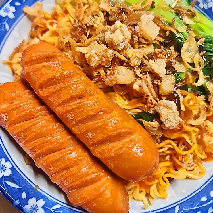 Hình ảnh Mì trộn xúch xích