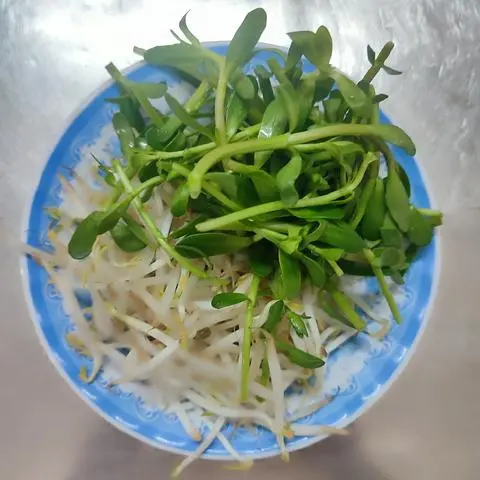 Hình ảnh RAU ĂN THÊM VỚI CHÁO 