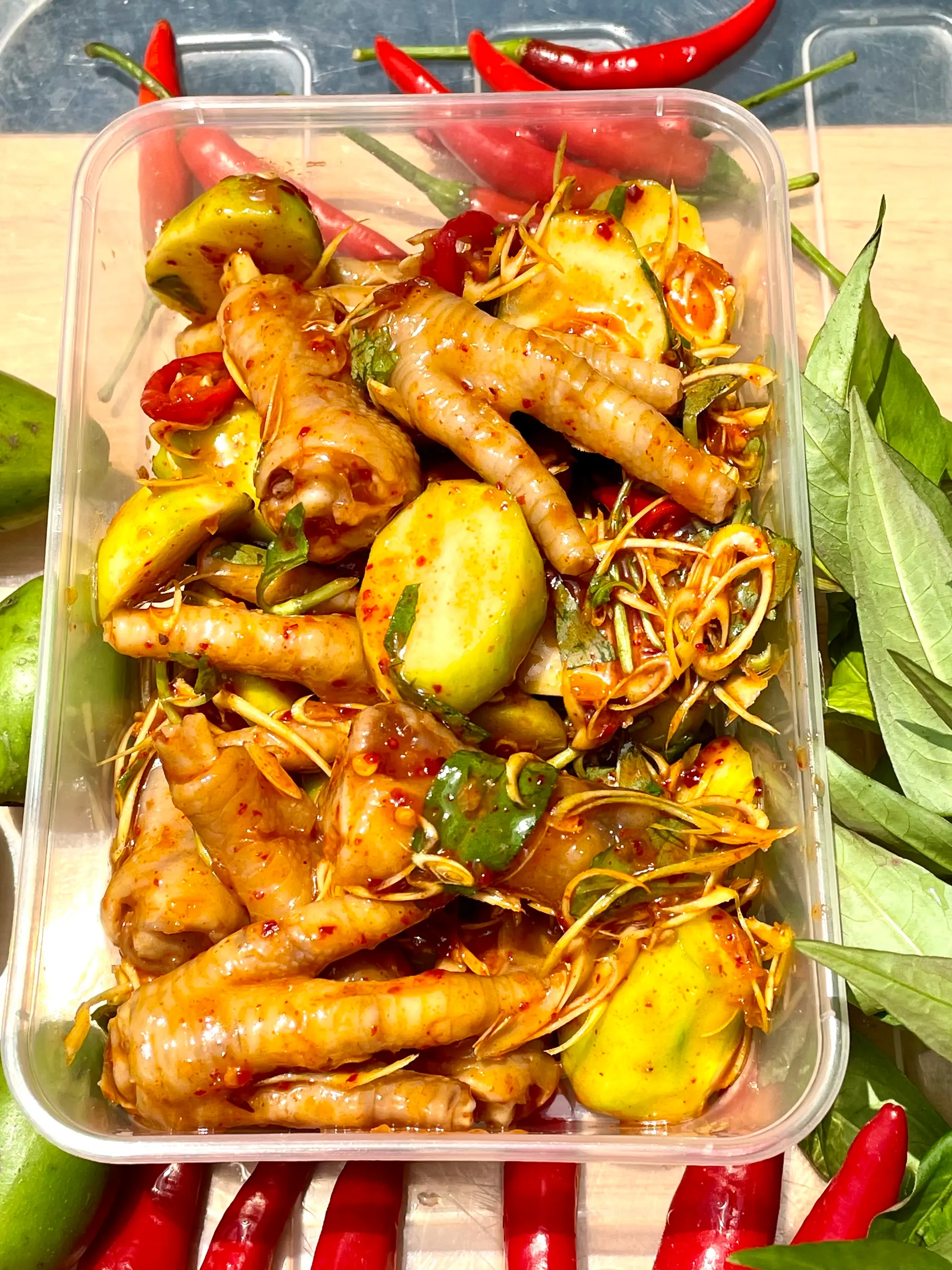 Hình ảnh Chân Gà Sốt Thái Có Xương 
